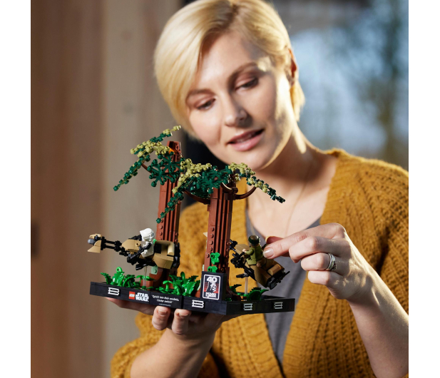 LEGO Star Wars 75353 Diorama: Pościg na ścigaczu przez Endor™ - 1091444 - zdjęcie 5